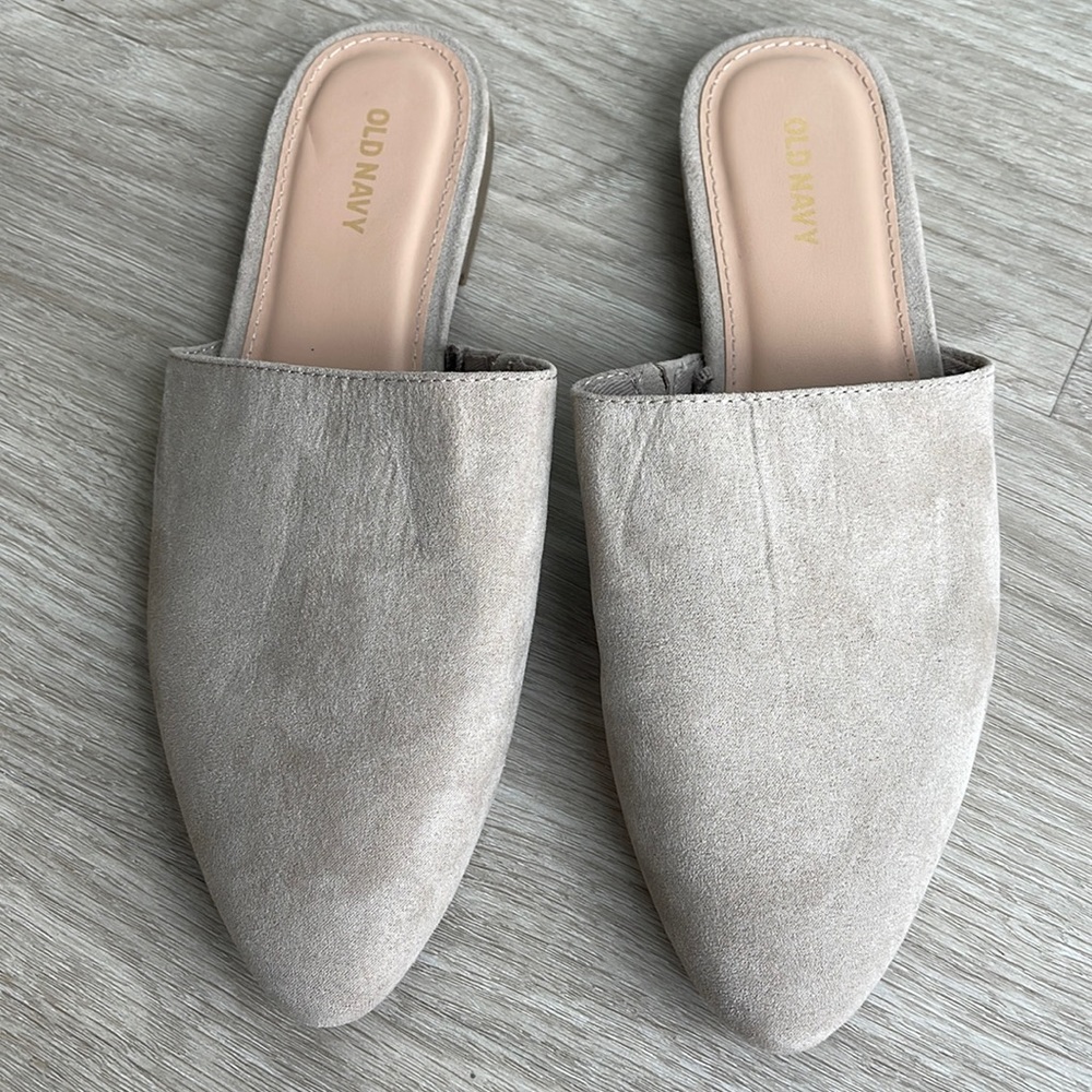 Womens Old Navy mules. Used great condition only worn once. Size 7 1/2